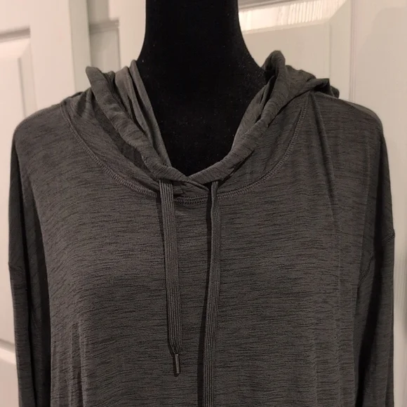 Old Navy Active Breathe On Womens XL Gray Lightweight Hooded Athletic Top - Picture 3 of 9